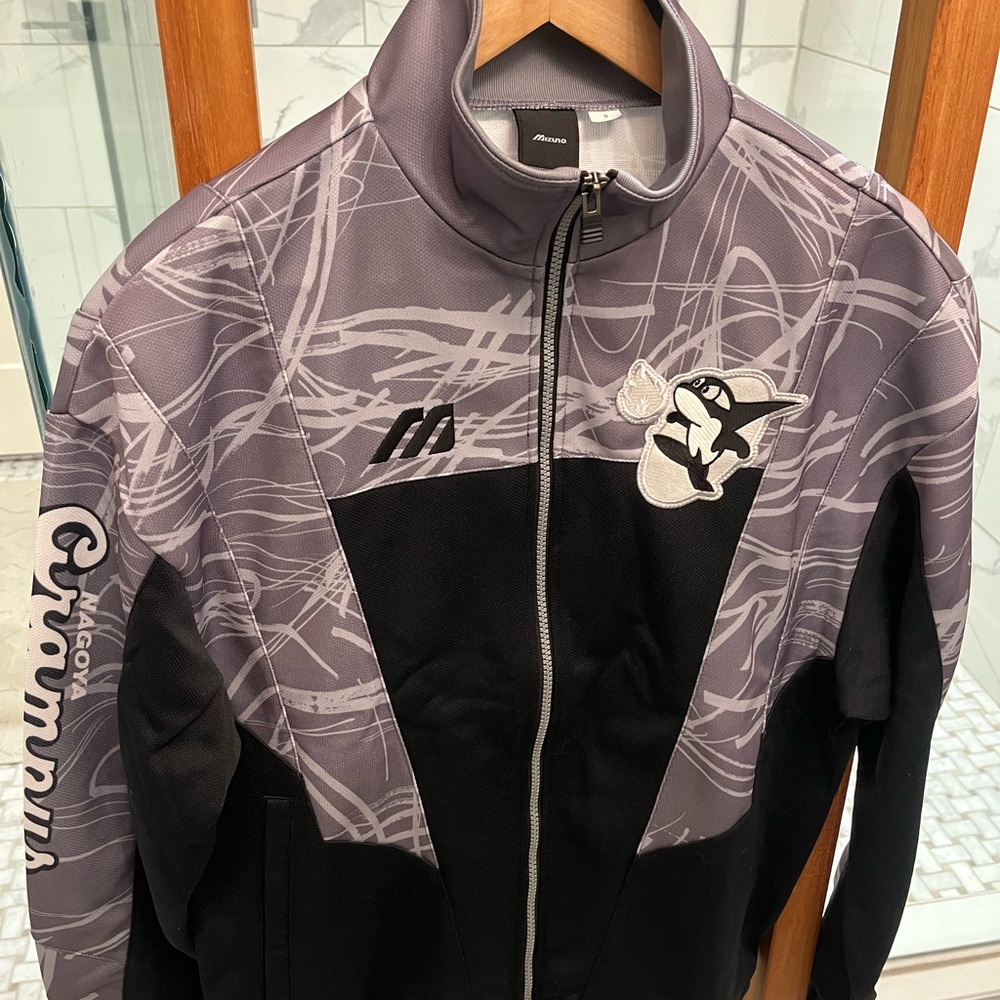 Mizuno x Hanon Nagoya Grampus Eight - J League Soccer Tracksuit Jacket.